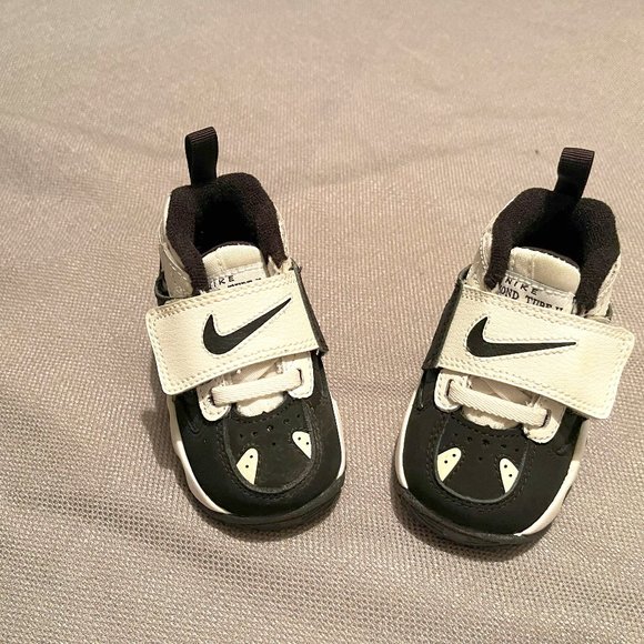 Nike Shoes Nike Diamond Turf Ii White Black Infant Shoes Size 3c